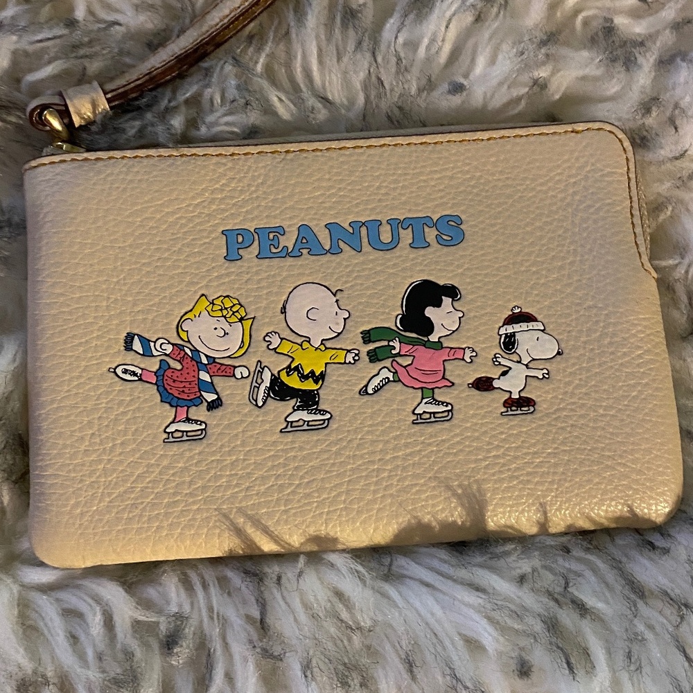 Brand New!! NWT LIMITED EDITION Peanuts X Coach Corner Zip Wristlet
